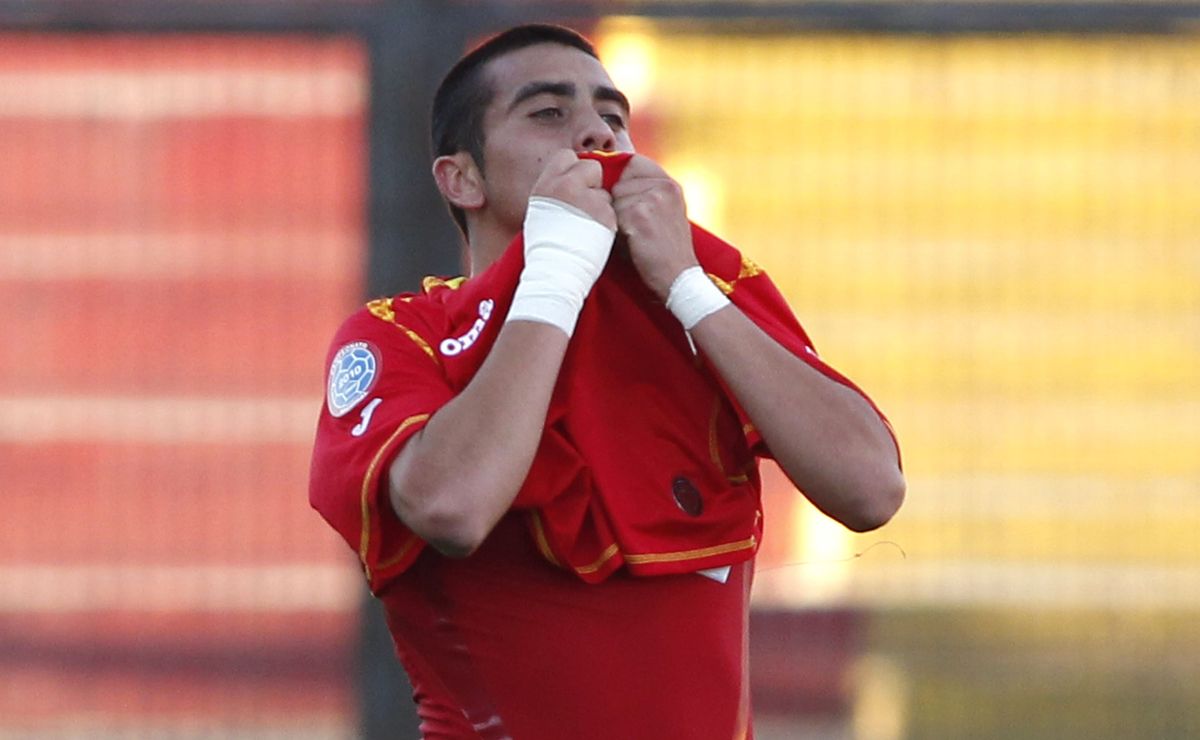 Ex figura de Unión Española se agarra con hinchas de Colo Colo tras descenso: “Les dolió a las z…”