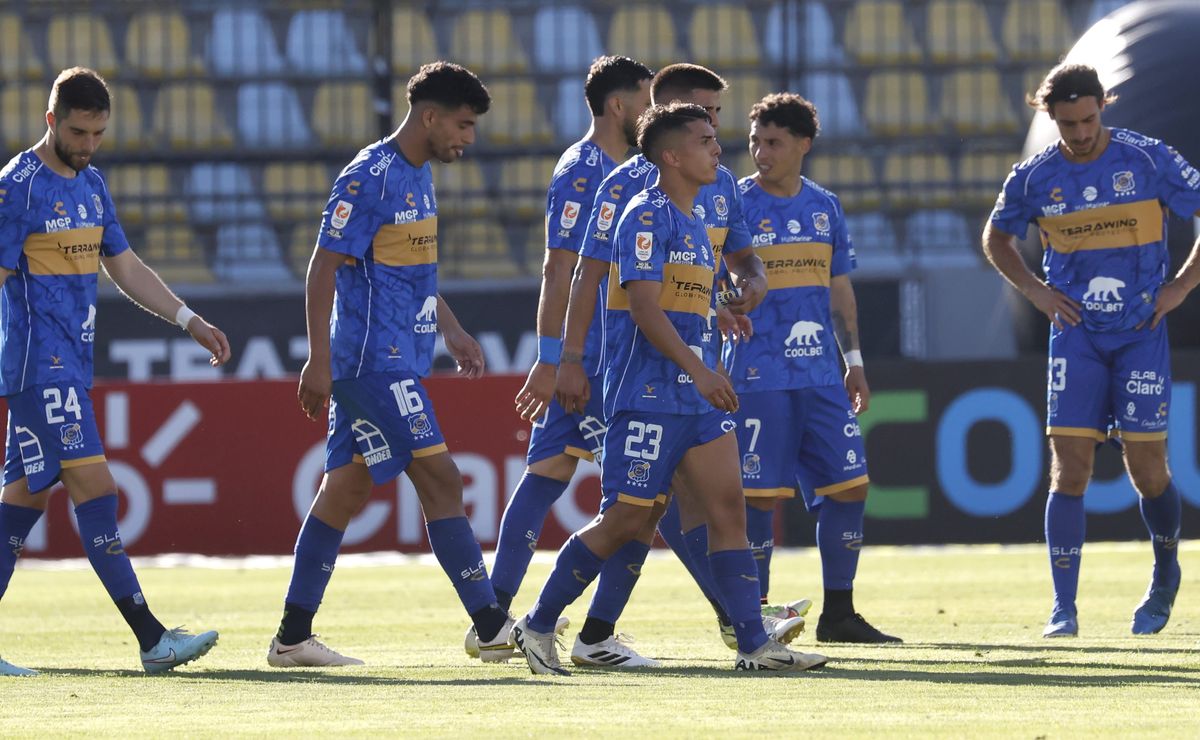 “Estoy destrozado, estamos cag… Me ofrezco a trabajar gratis allá”: periodista de TNT Sports sufre por Everton