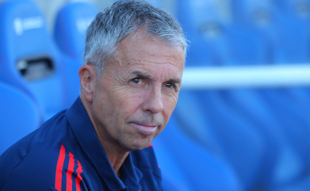 Gustavo Álvarez se despide de la banca de la U de Chile luego de dos temporadas