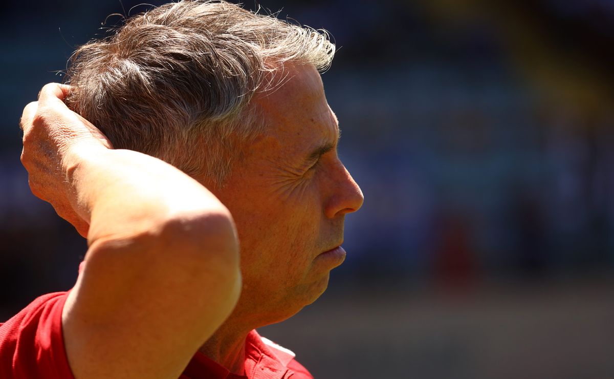 Gustavo Álvarez deja un extraño mensaje antes de dejar U de Chile: “Tengo dos oídos…”