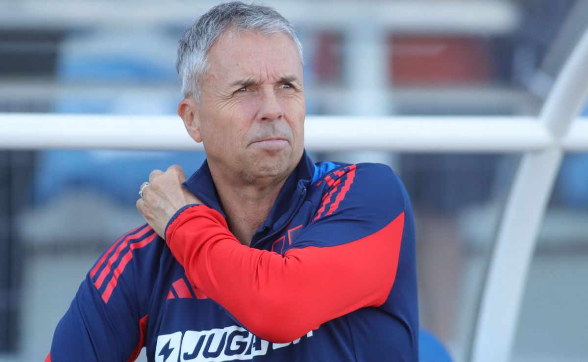 Este es el ‘DT ideal’ para la U tras la salida de Gustavo Álvarez, según la inteligencia artificial