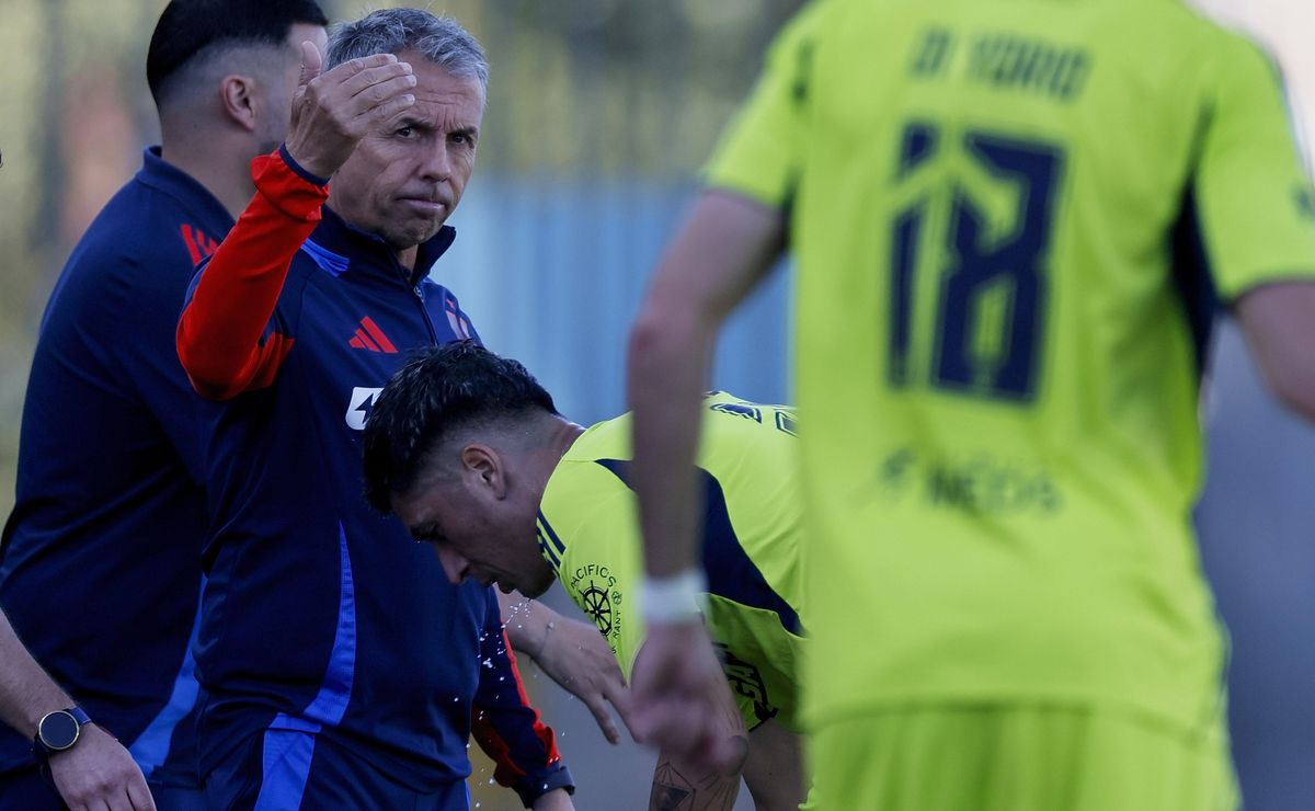 Los jugadores que pueden seguir a Gustavo Álvarez fuera de U de Chile: todos son titulares