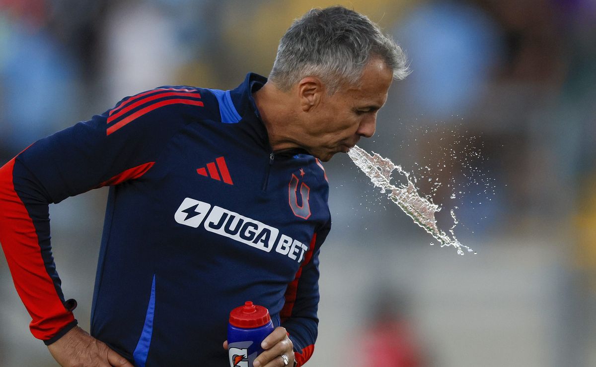 ¿Ya se olvidan del profe? Particular ninguneo de la U de Chile a Gustavo Álvarez en la previa de duelo ante Coquimbo Unido