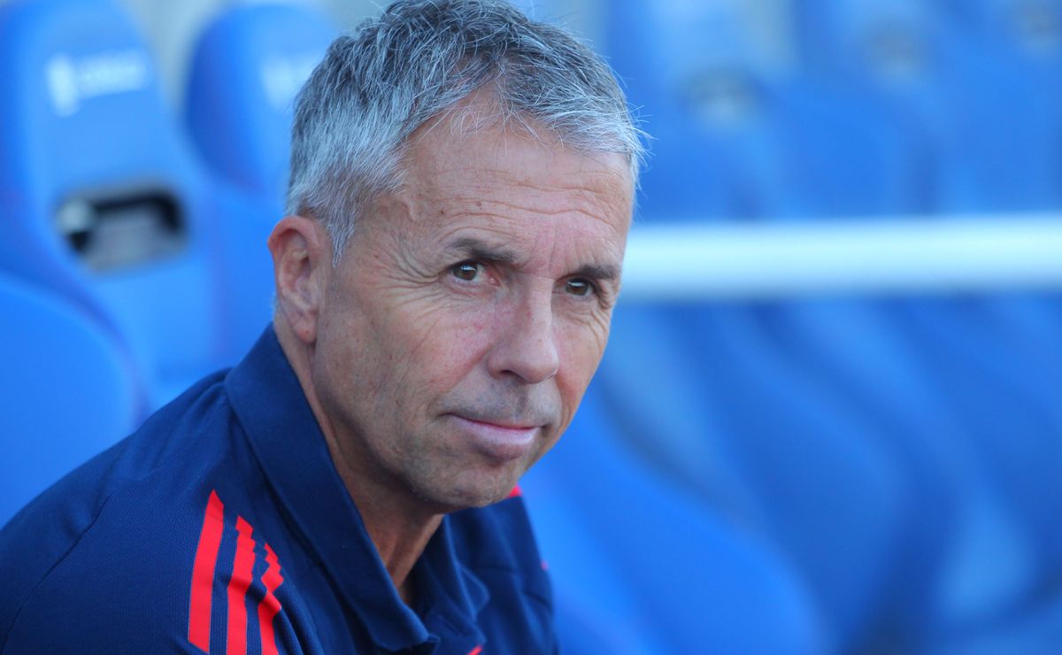 Echan al agua la saluda de Gustavo Álvarez en U de Chile: “Tiene una oferta de…”