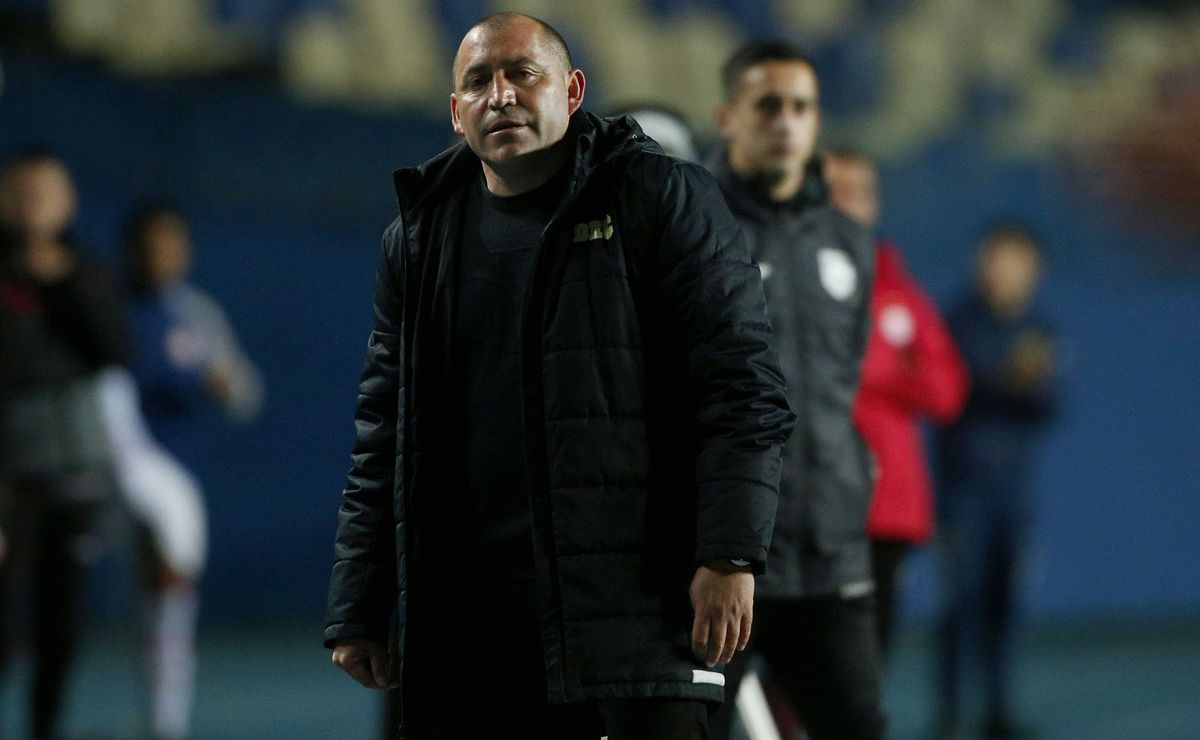 ¿El DT ganador del fútbol chileno no va a la Unión Española? Filtran interés de club de Primera División