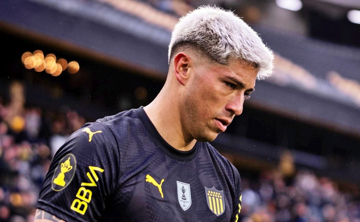Sorpresa en Colo Colo: Peñarol toma impensada decisión con Brayan Cortés en este mercado