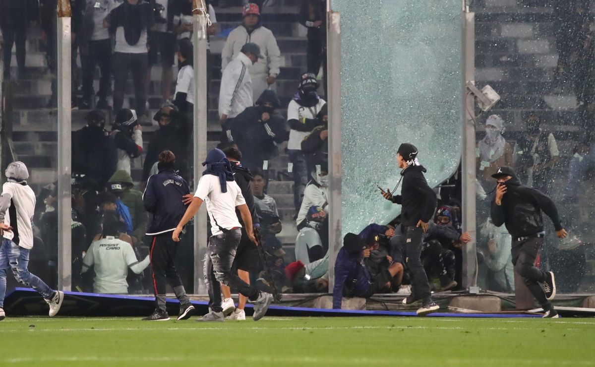 Para colmo de males: Colo Colo sufre derrota en el TAS por castigos de Conmebol