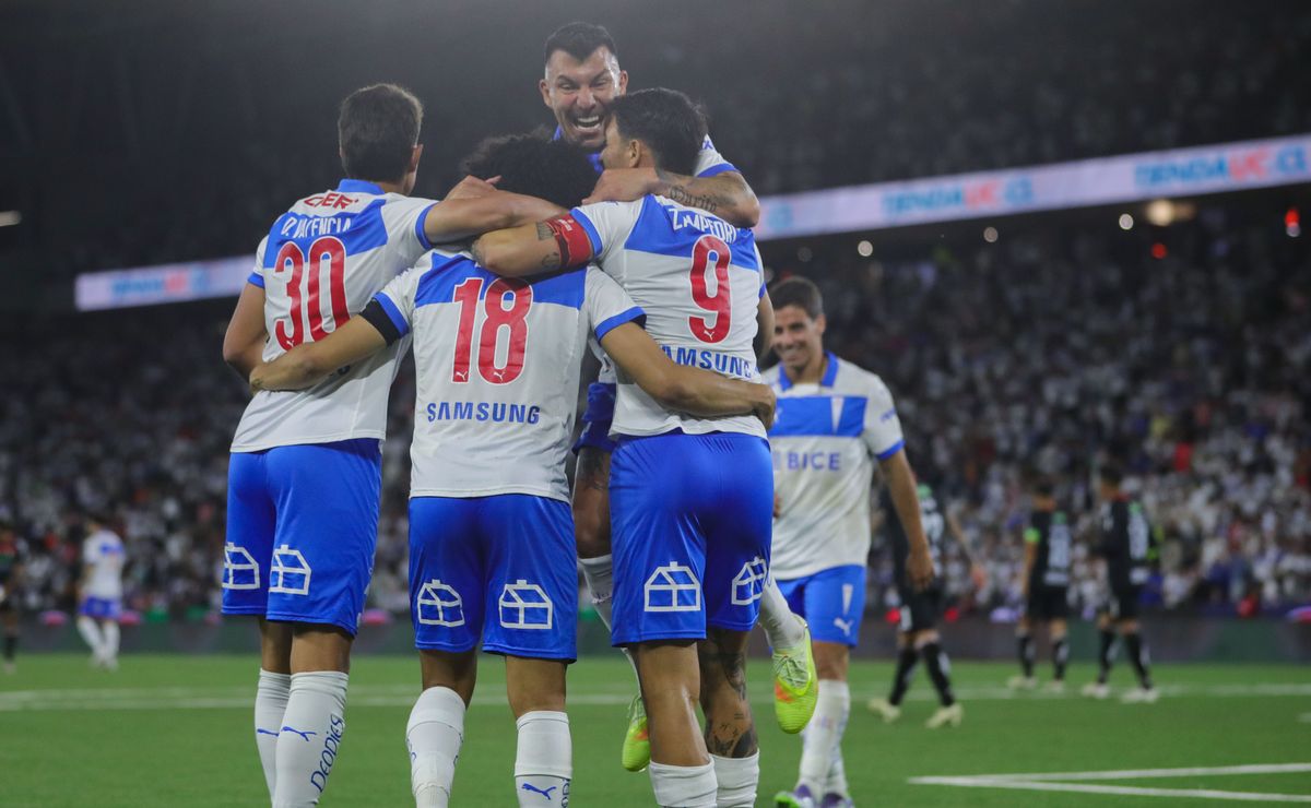 ¿Irá a la Libertadores con la UC? Aseguran que esta figura tiene un pie fuera para el 2026