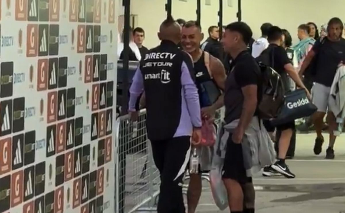 Pillan a Vidal muerto de la risa con Edu Vargas y Leo Valencia tras dolorosa derrota: hinchas de Colo Colo indignados