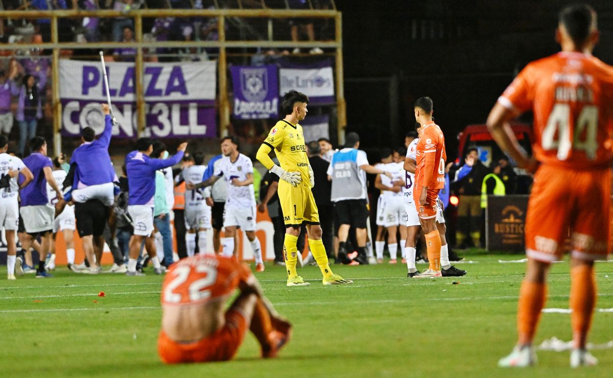 Tras caer en Liguilla: Director deportivo de Cobreloa insulta a periodista y se arma pelea