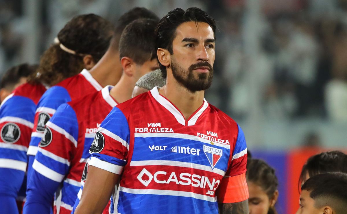 Además de Colo Colo y la U: los clubes que se pelean los goles de Juan Martín Lucero