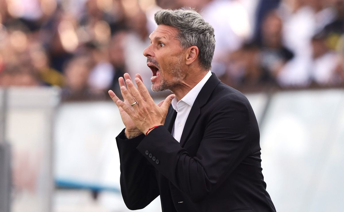 “Quiere cortar 6 jugadores con contrato”: revelan que Fernando Ortiz golpea la mesa en Colo Colo