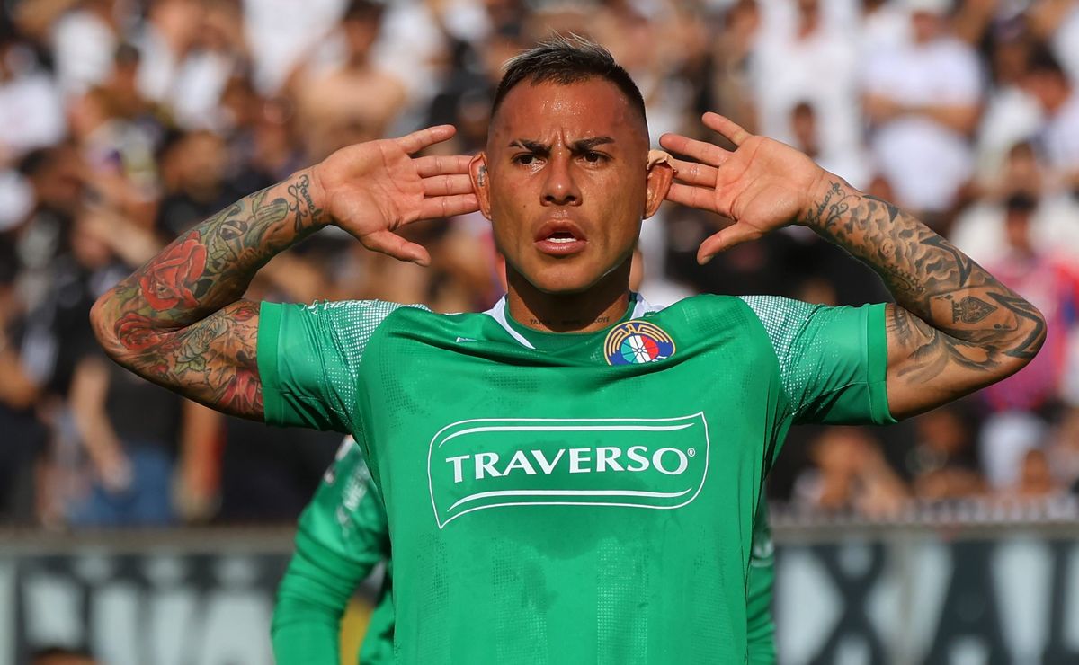 No lo olvidan: el muy feo insulto que le dedicaron a Eduardo Vargas en Uruguay