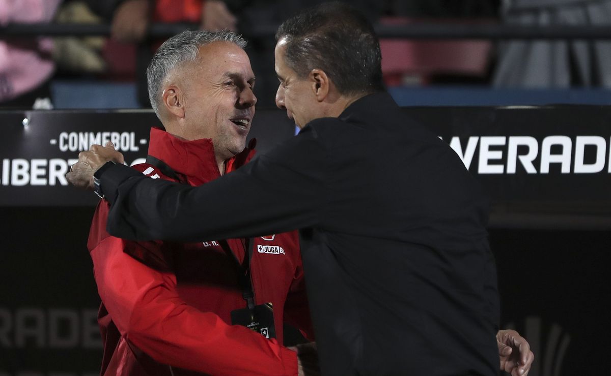 Corre la lista en U de Chile: cambian los candidatos para reemplazar a Gustavo Álvarez