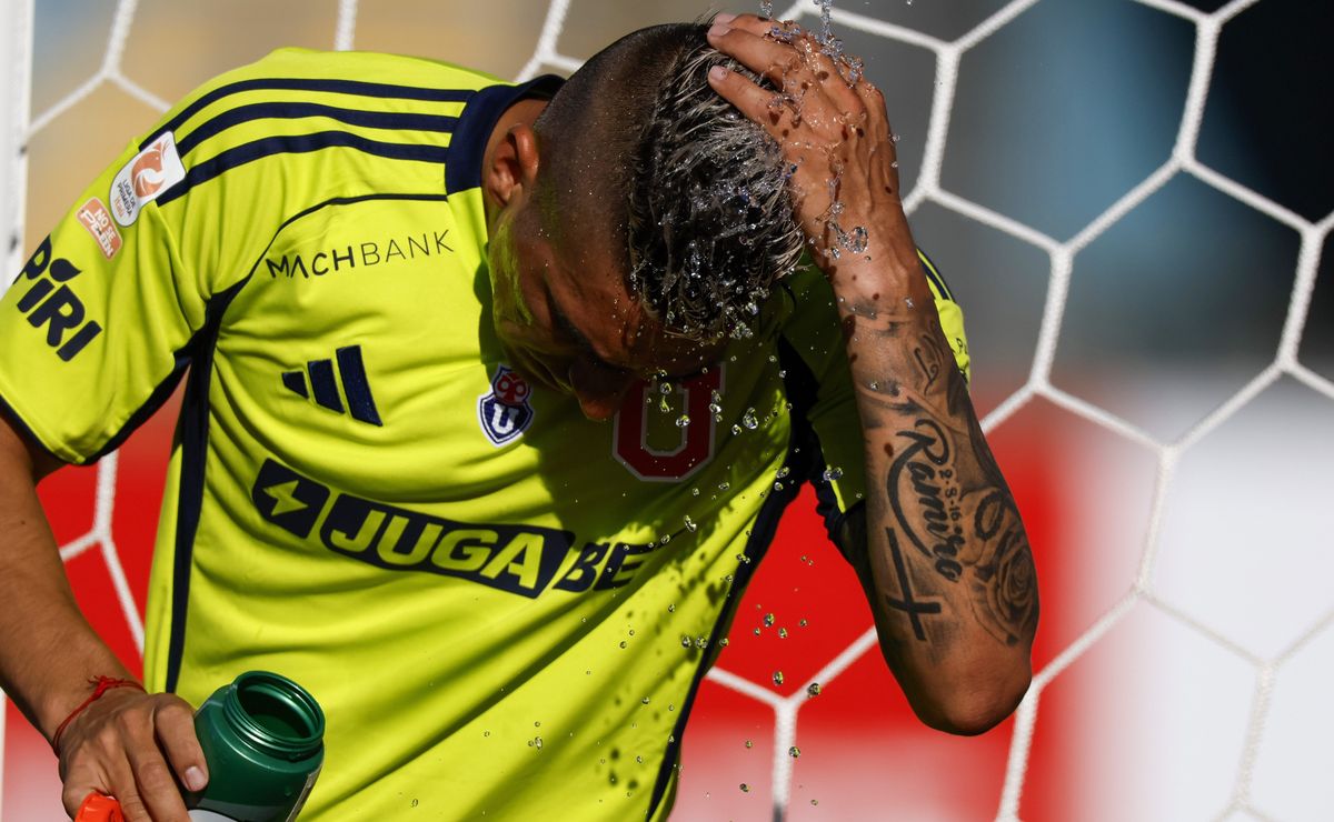 U de Chile celebra los 100 partidos de Leandro Fernández: “Defender siempre con el alma…”