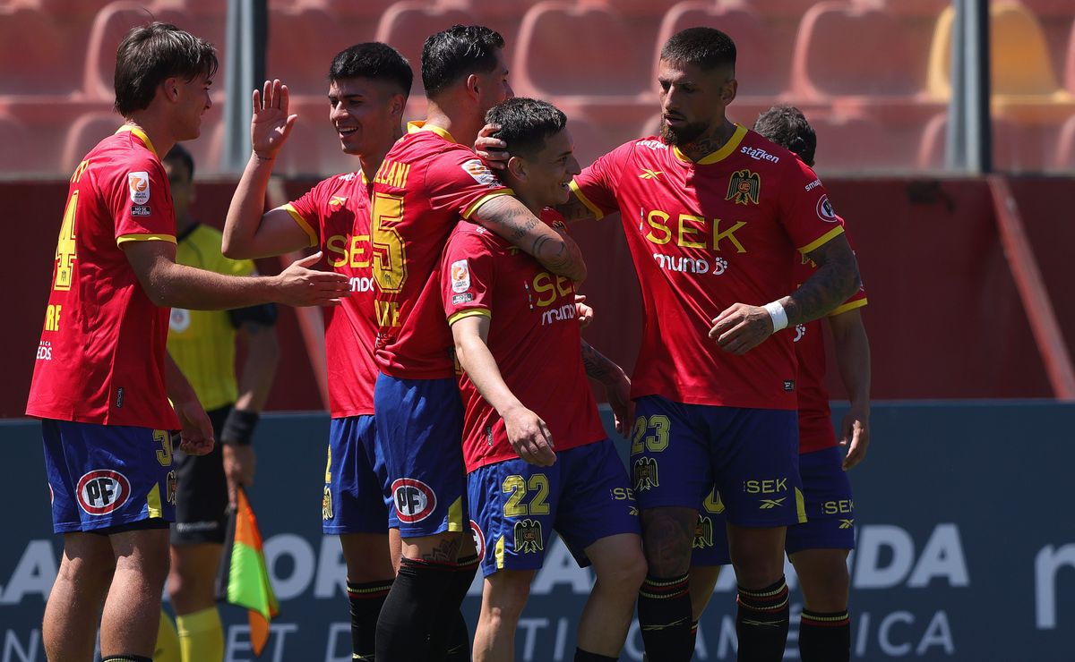 Jugador de Unión Española confirma que no sigue en el club: “Vestir su camiseta fue un orgullo”