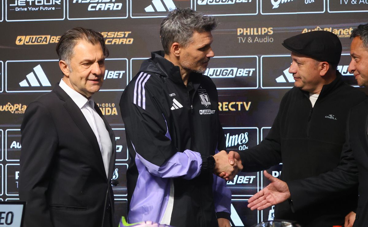 ¿Se va hoy? Revelan la postura de los bloques de Colo Colo sobre el futuro de Fernando Ortiz