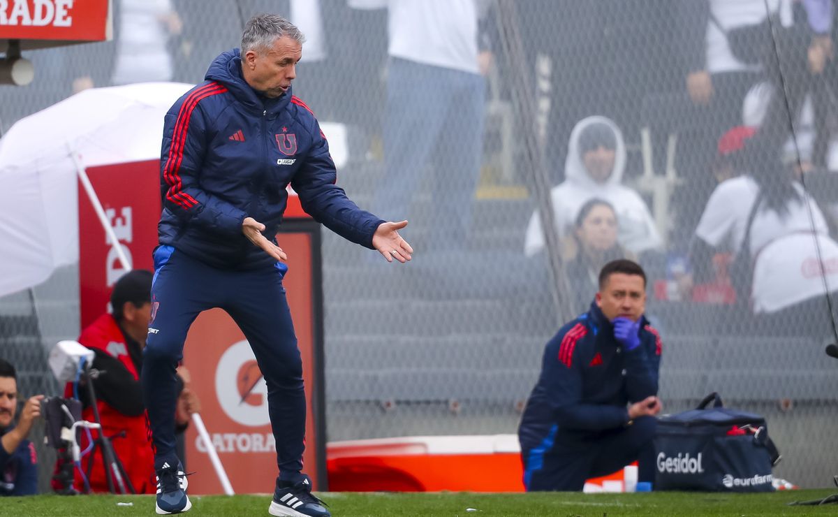 Claudio Borghi le saca la foto a Gustavo Álvarez en U de Chile: “Cantidad no suple calidad”