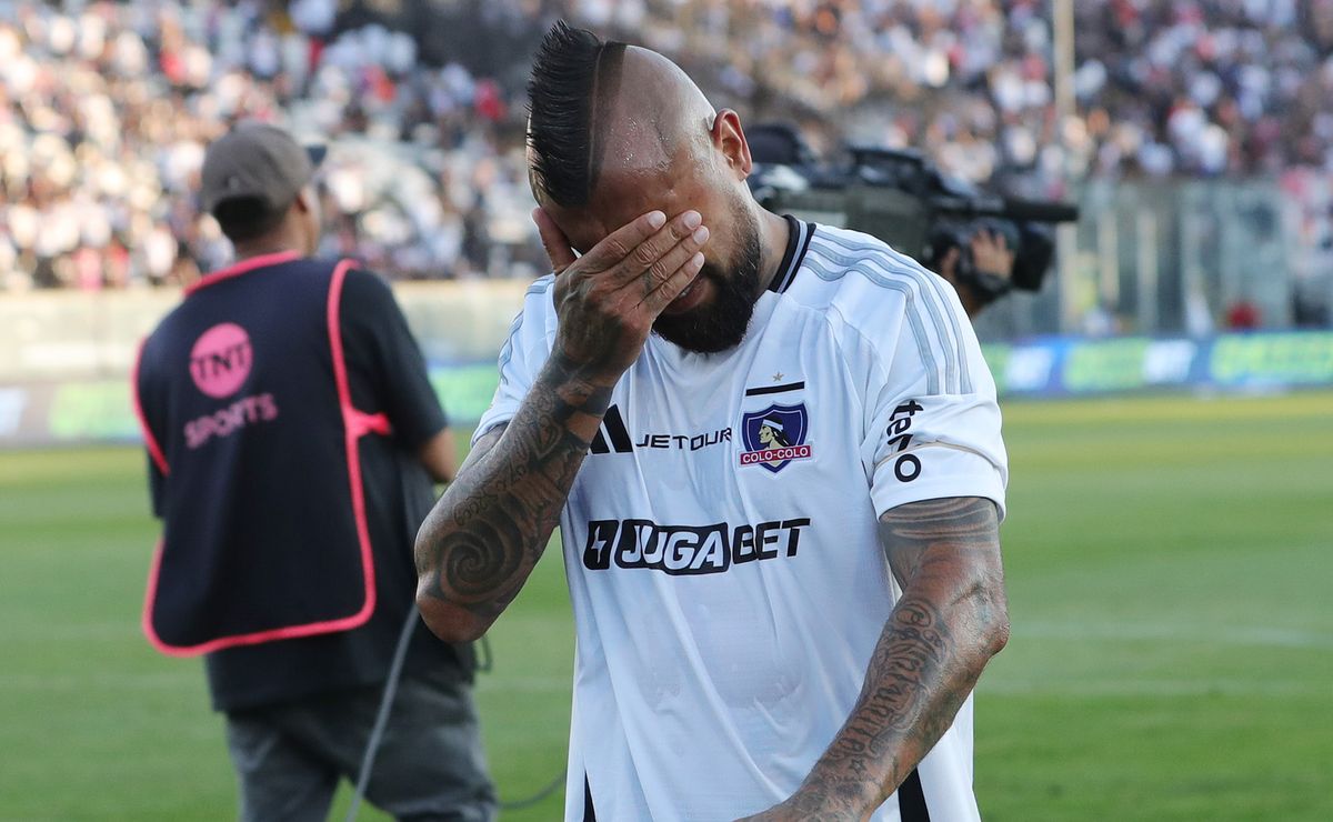 ¿Colo Colo al descenso? La seria y apocalíptica advertencia de Guarello al Cacique y Blanco y Negro