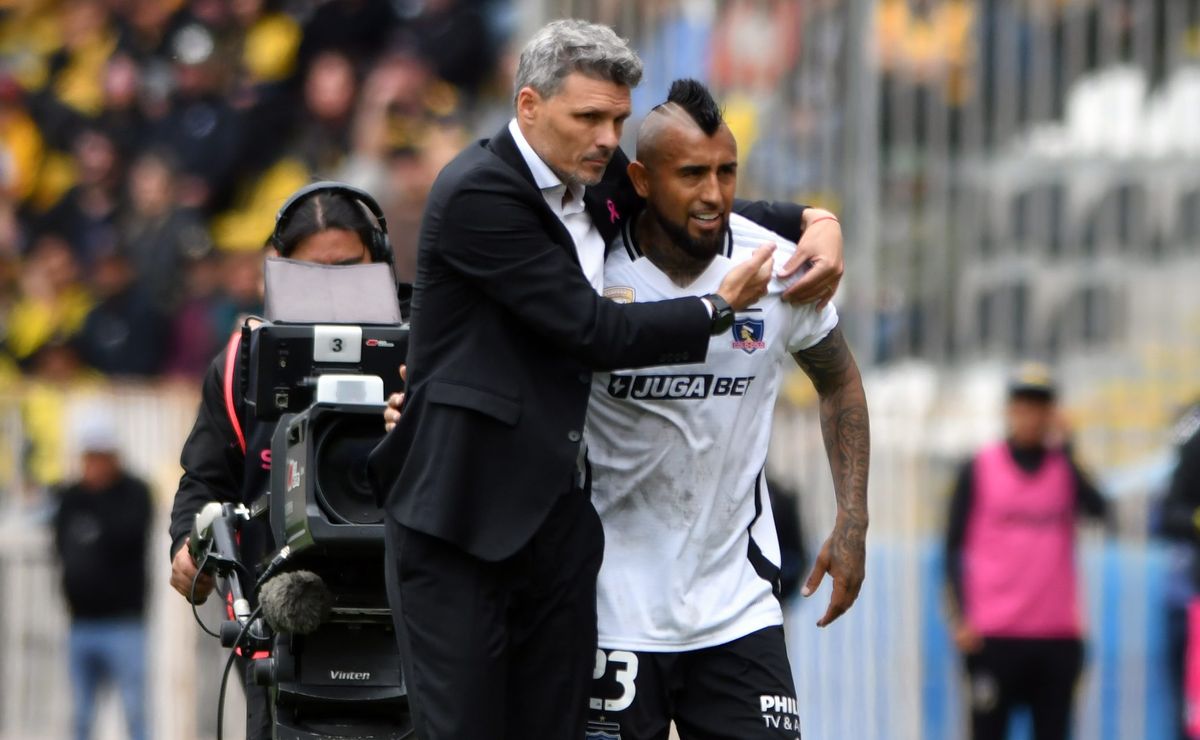 Johnny Herrera arremete contra Arturo Vidal: “Colo Colo le está regalando un año de contrato”