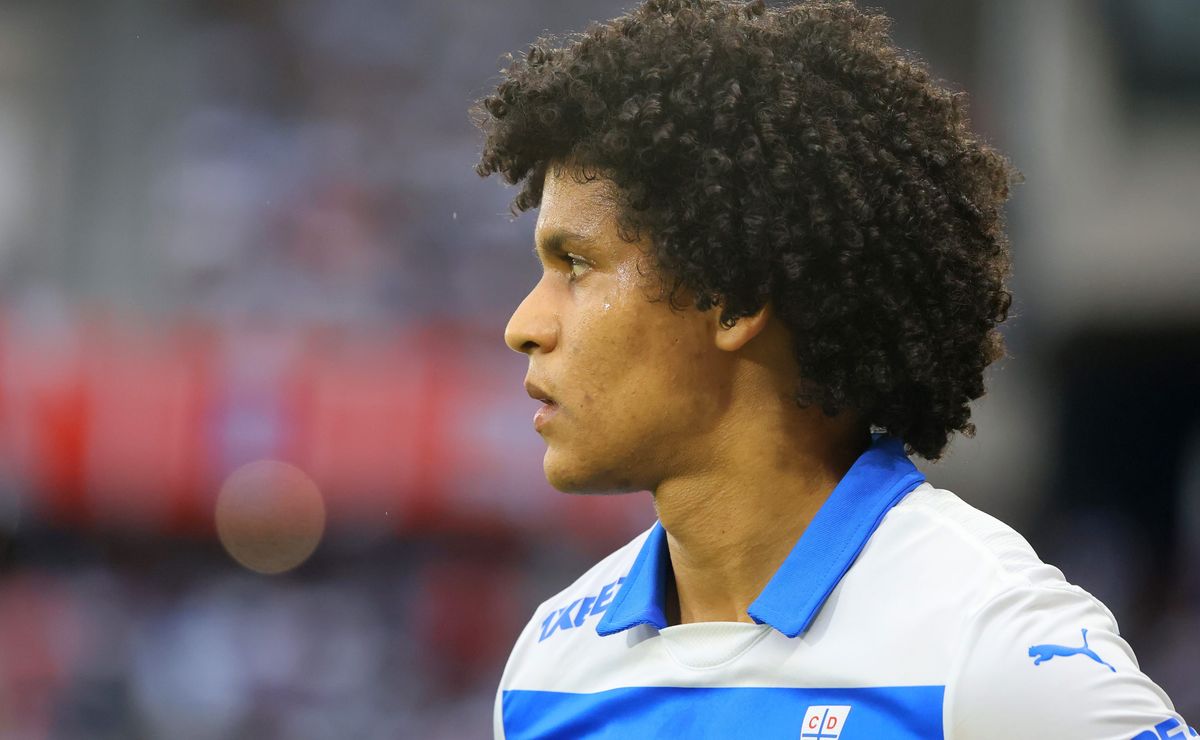 ¡No se quiere ir! Revelan la estrategia que seguiría Eduard Bello para poder seguir en U Católica