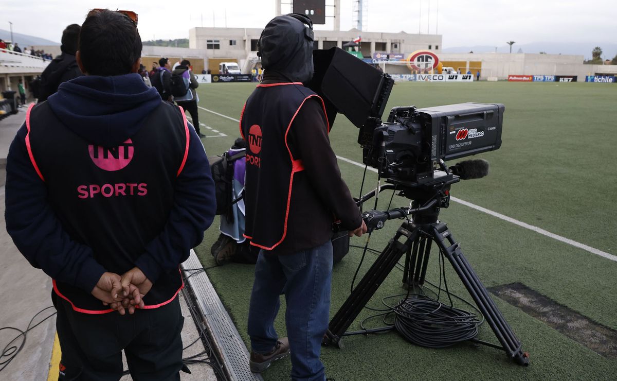 Obligación de los clubes: el fútbol chileno prepara novedoso plus para enriquecer la transmisión de los partidos