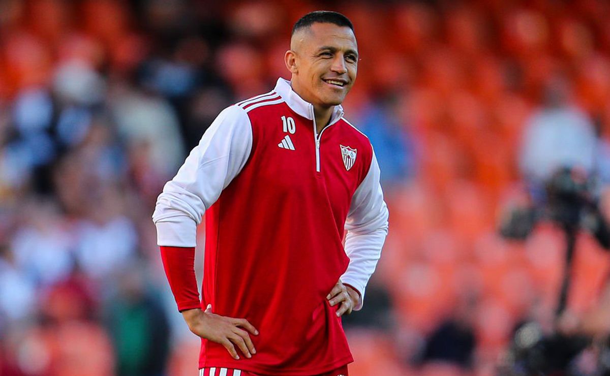 Alexis Sánchez asoma favorecido de un verdadero caos que sufre el plantel de Sevilla y Matías Almeyda