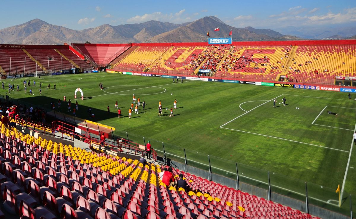 Unión Española aclara polémico cambio que harán en Santa Laura: ¿Césped sintético?