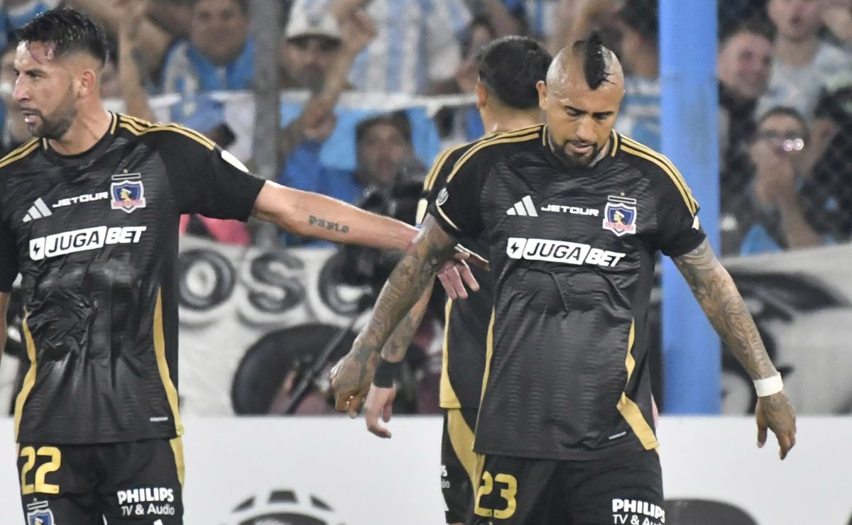 “Duele, acá pocas veces se respeta”: Vidal lo quema todo tras salida de Mauricio Isla en Colo Colo