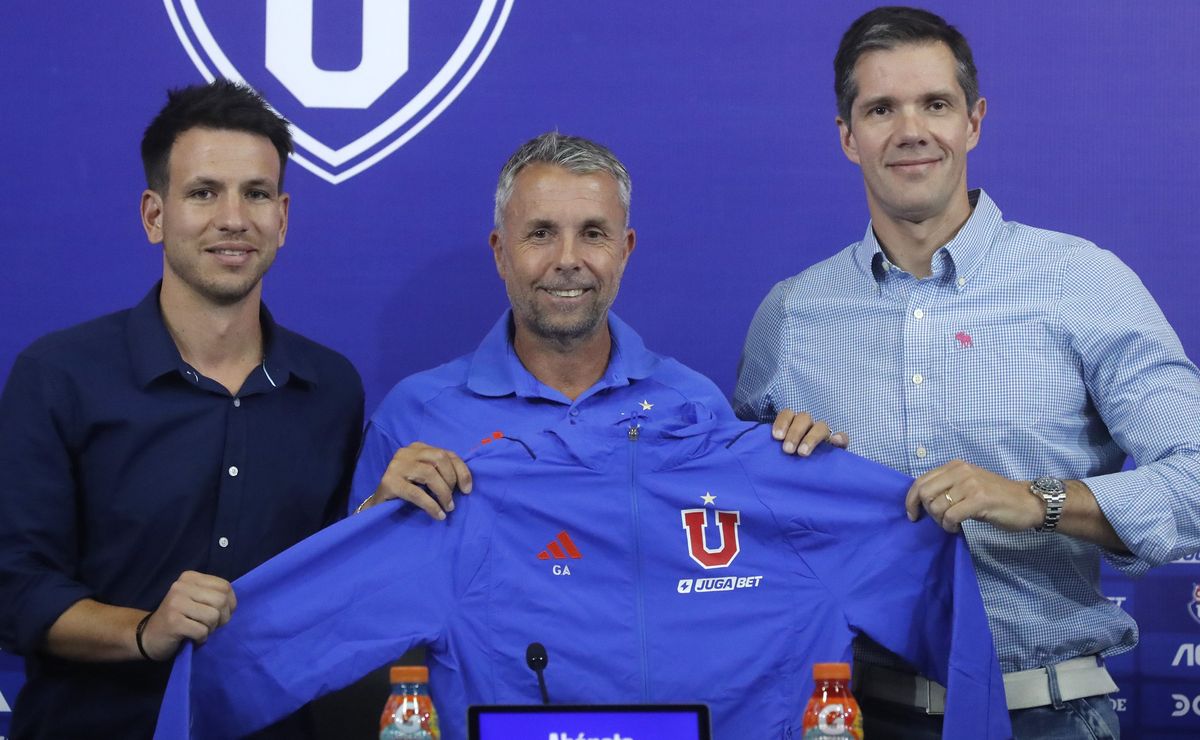 U de Chile le ofrece un nuevo acuerdo a Gustavo Álvarez para cerrar su contrato