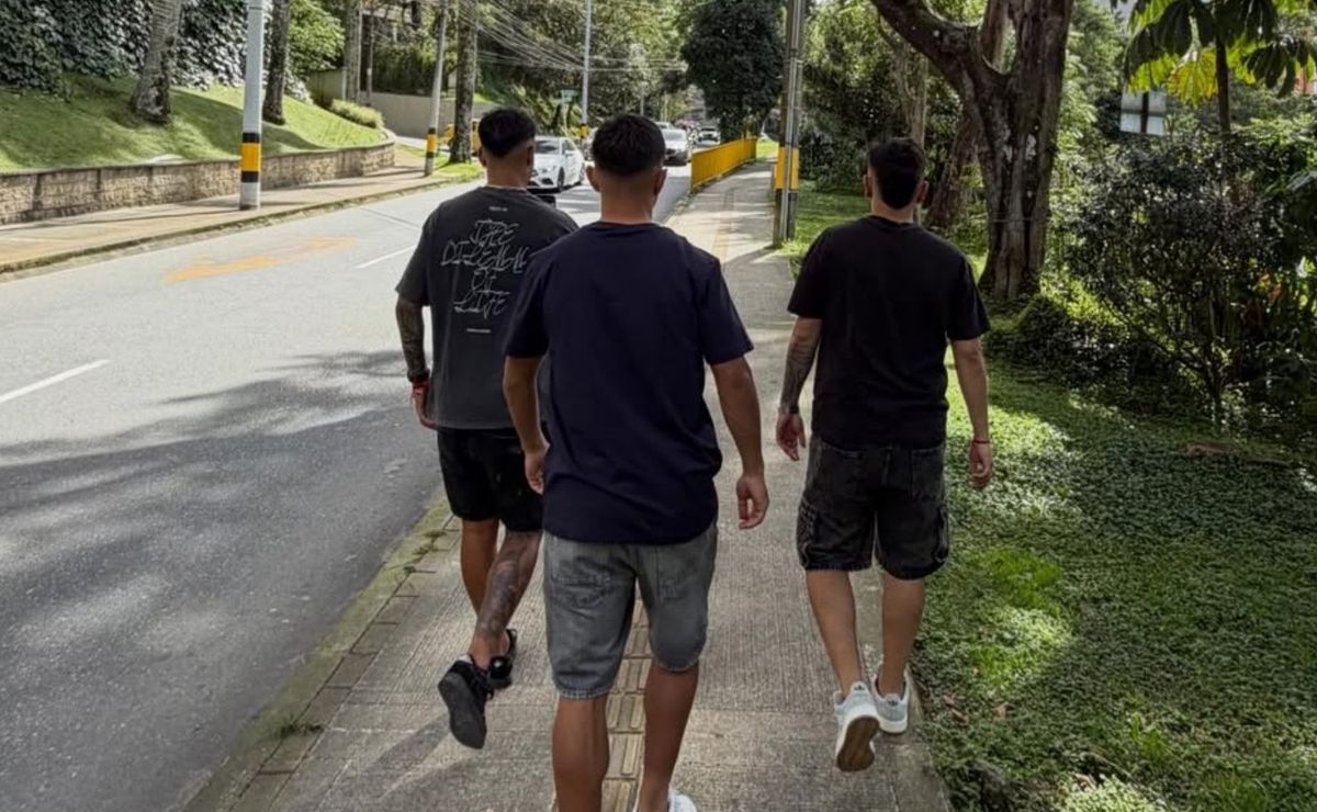 Juventud, divino tesoro: los tres canteranos de Colo Colo que disfrutan sus vacaciones en Medellín