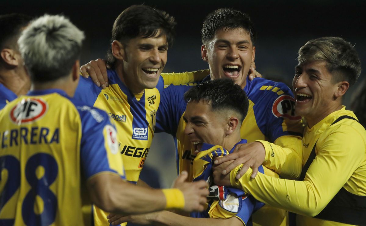 ¡U de Conce no para! El Campanil concretaría sorprendente fichaje para el 2026