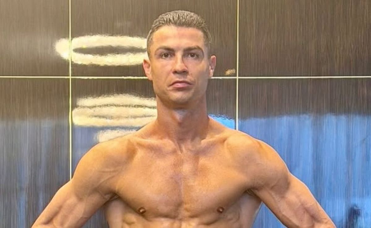 Cristiano Ronaldo sorprende al mostrar su musculoso físico a los 40 años