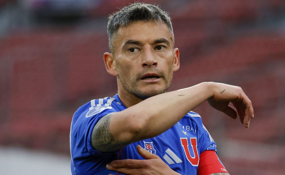 U de Chile logra sorprendente acuerdo de renovación con Charles Aránguiz