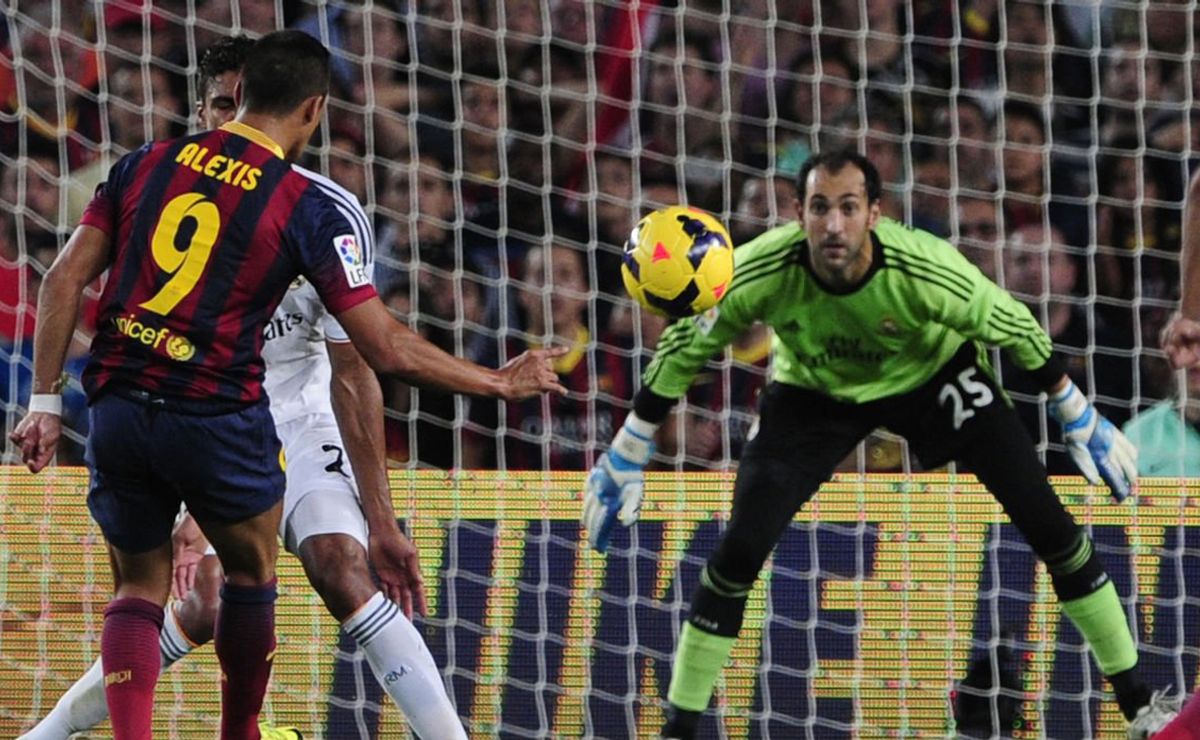 Alexis Sánchez recuerda su golazo al Real Madrid con “palo” a Neymar y Messi: “Los hijos de pu…”