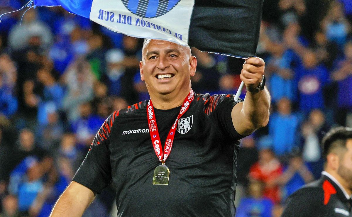 Huachipato ratifica a Jaime García como DT para todo el 2026 tras ganar la Copa Chile