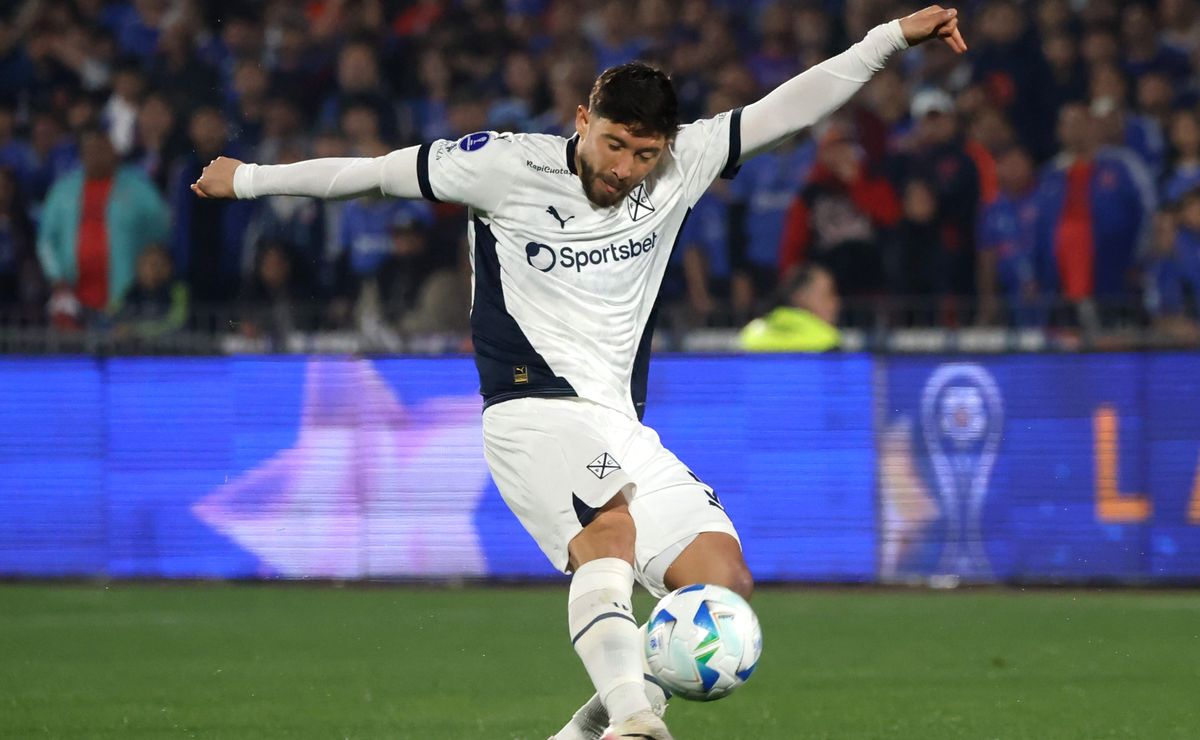 Independiente se quiere hacer el vivo con Huachipato en venta de Felipe Loyola al Santos