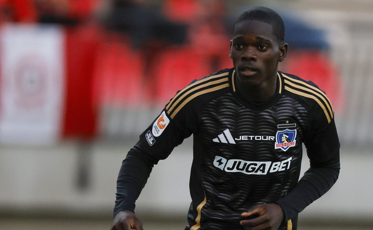 Jugará con recordado ex albo: Colo Colo le cobra las polémicas a Clerveaux y lo manda a la Primera B