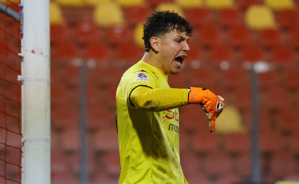 Debutó con Colo Colo ante River Plate, no sumó minutos en todo 2025 y ahora vuelve a Macul