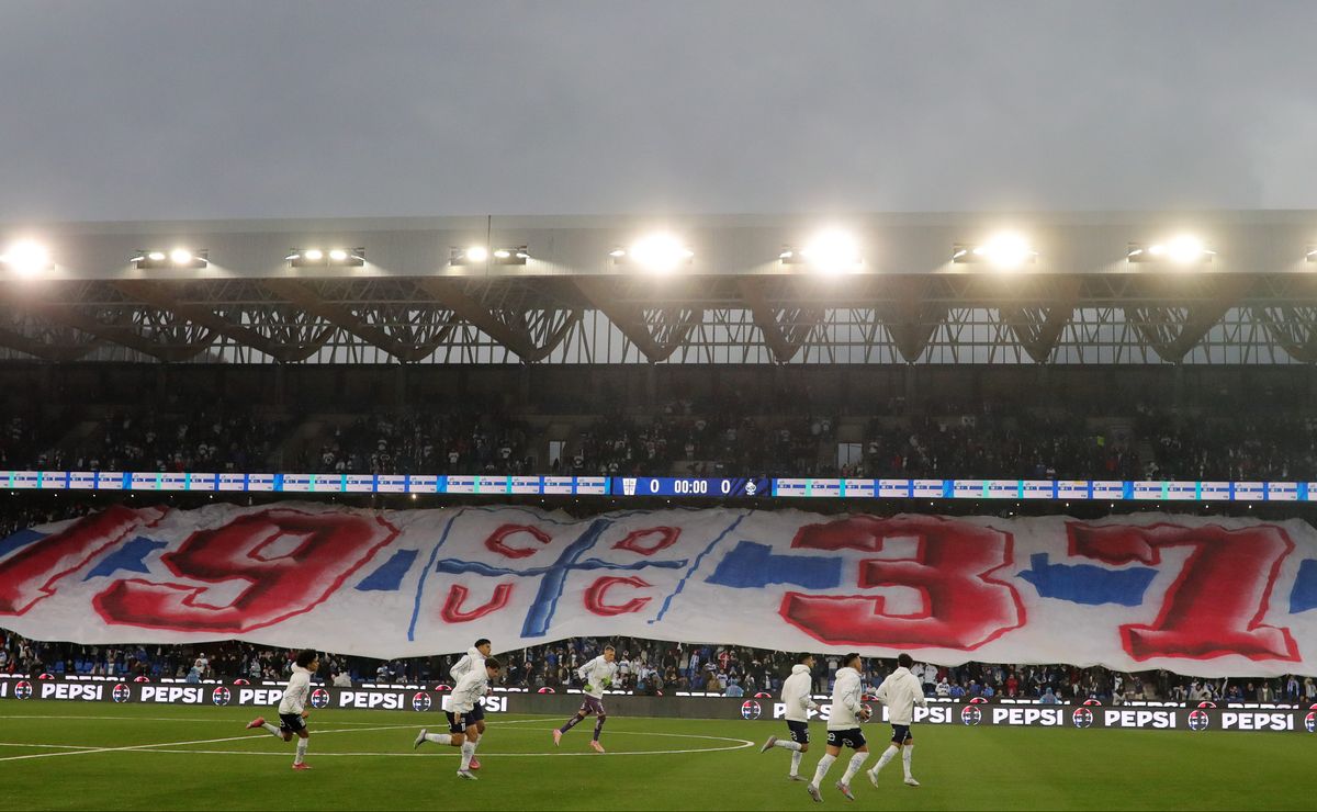 ¿Daños en el Claro Arena?: Universidad Católica se refiere a incendio en San Carlos de Apoquindo