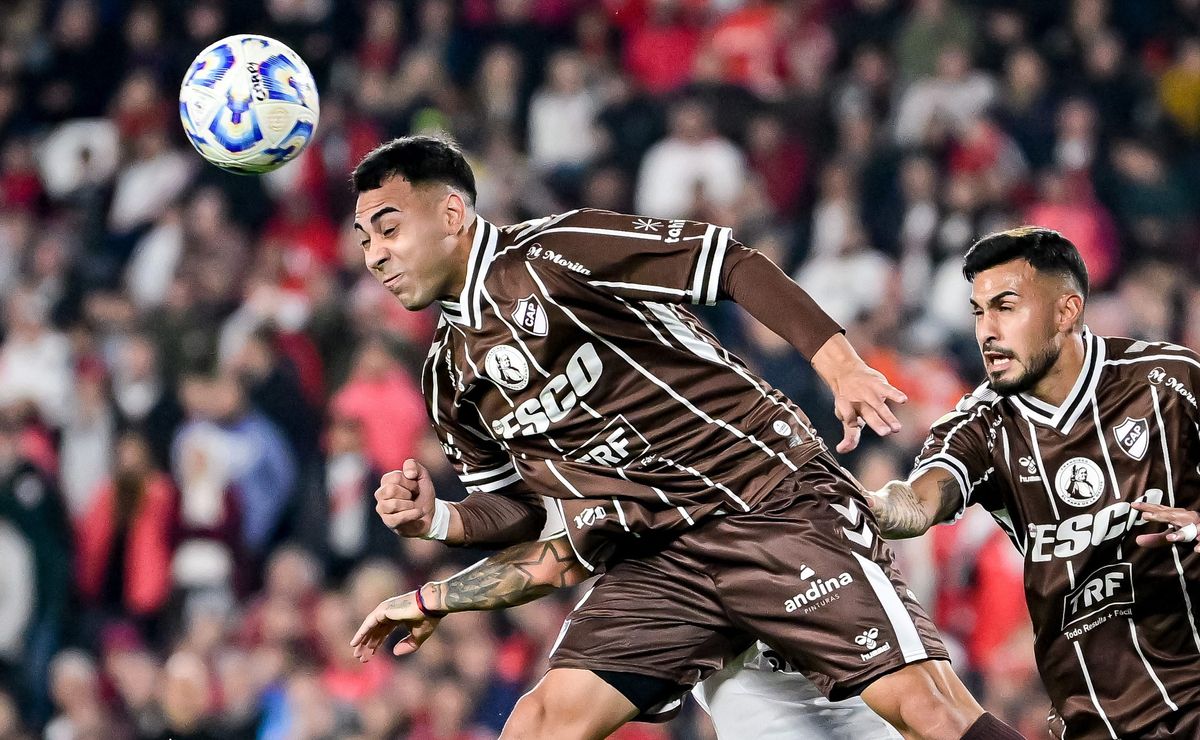 Así juega Óscar Salomón, el defensa argentino que Colo Colo quiere como refuerzo