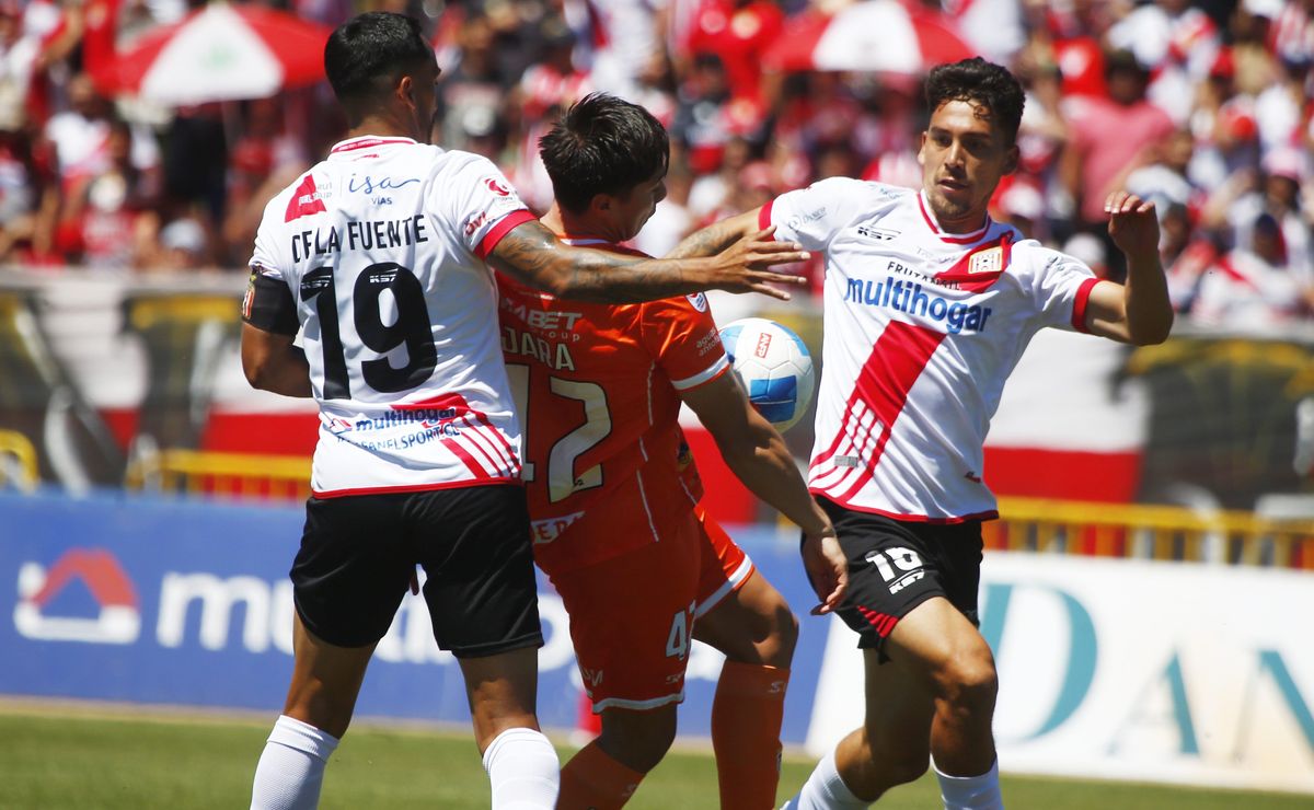 Curicó Unido se refuerza con todo y va por ex Boca Juniors: “Experiencia y presencia”