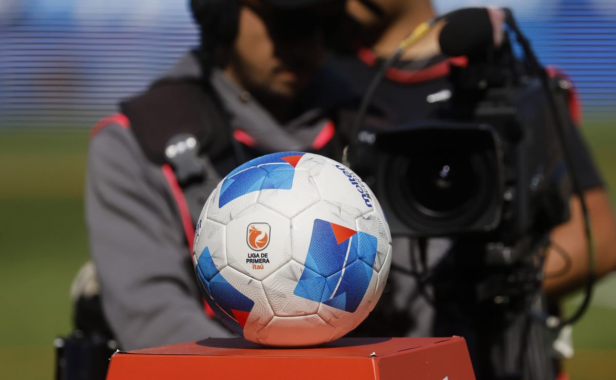 ANFP presenta el balón oficial 2026: diseño con el cóndor y tecnología FIFA Quality PRO