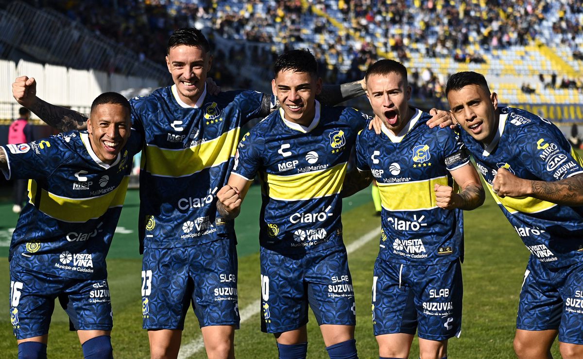 Ganó cuatro títulos en Colo Colo, fracasó en Europa y ahora se quedó sin club