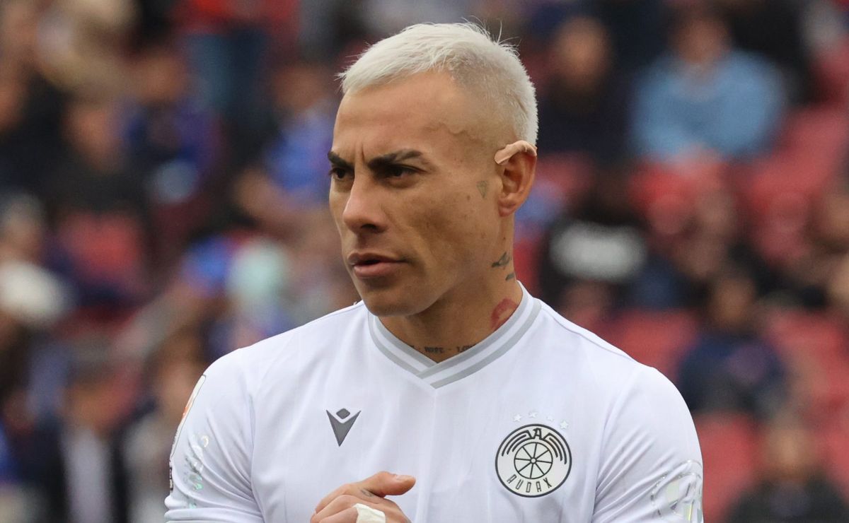 Hizo historia con la U de Chile y ahora aprueba la llegada de Eduardo Vargas: “Va a mejorar por la gente”