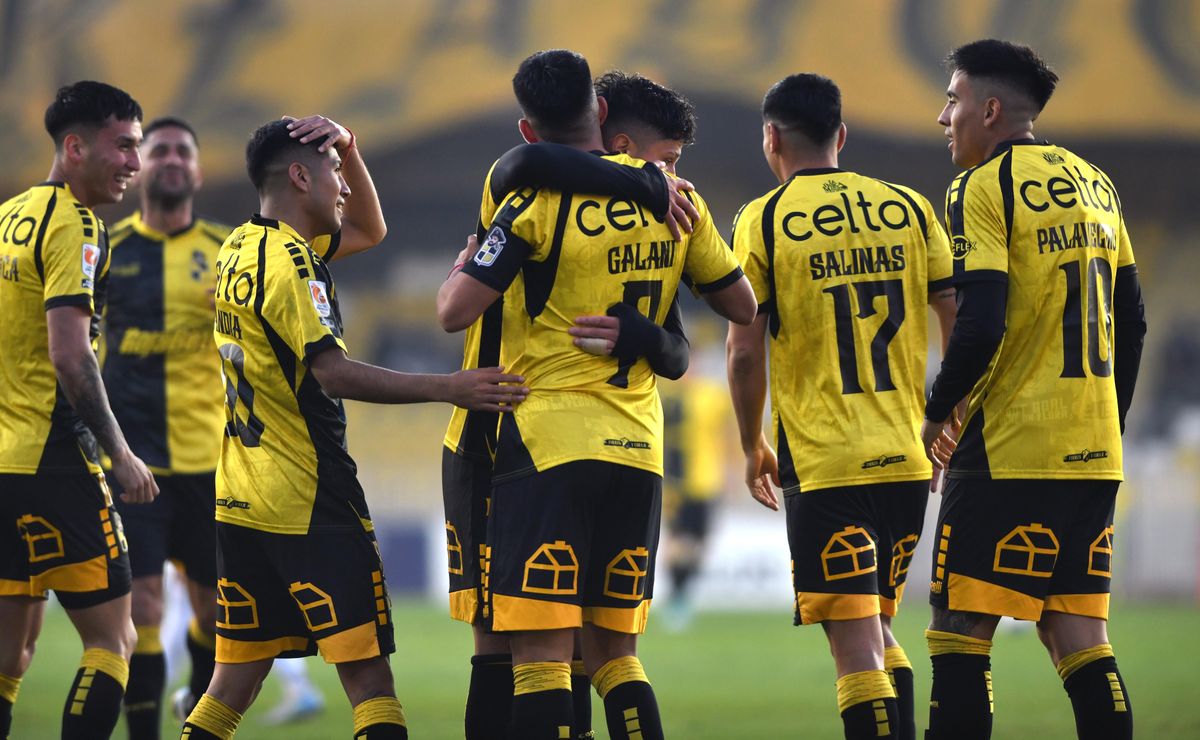 “Seguimos juntos”: lo quiso Colo Colo, U Católica y el Querétaro, pero renueva en el Coquimbo campeón