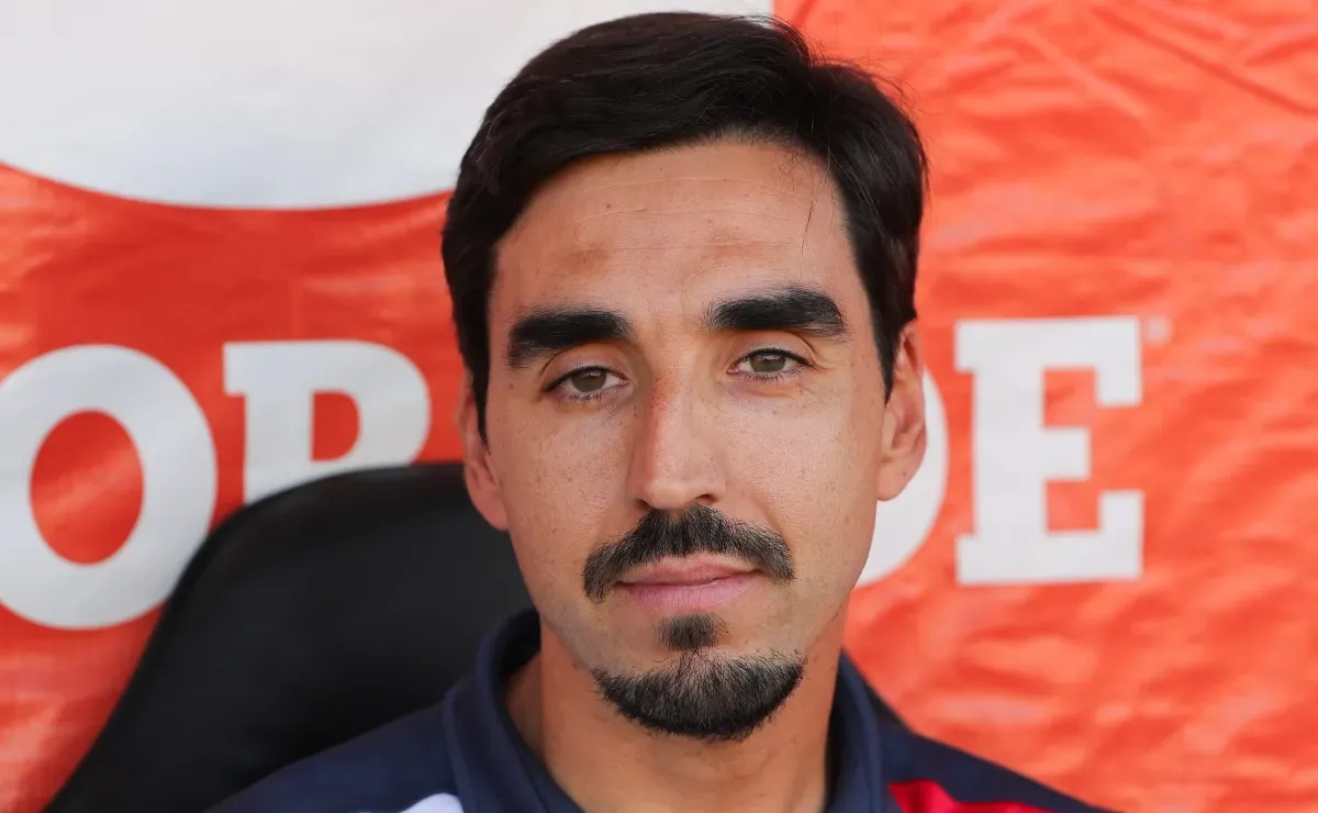 Paqui Meneghini, el nuevo entrenador de la Universidad de Chile, llega con una propuesta seria y disciplinada