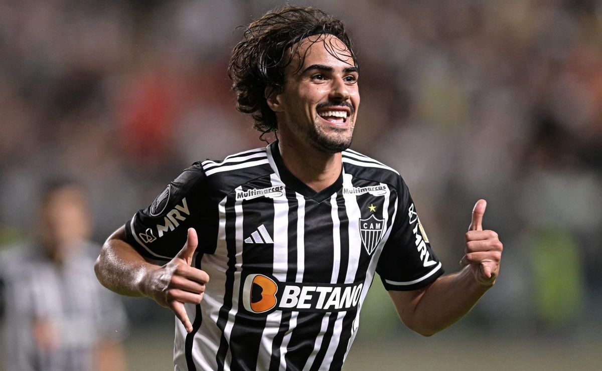 Igor Gomes of Atletico Mineiro controls the ball during a match News  Photo - Getty Images