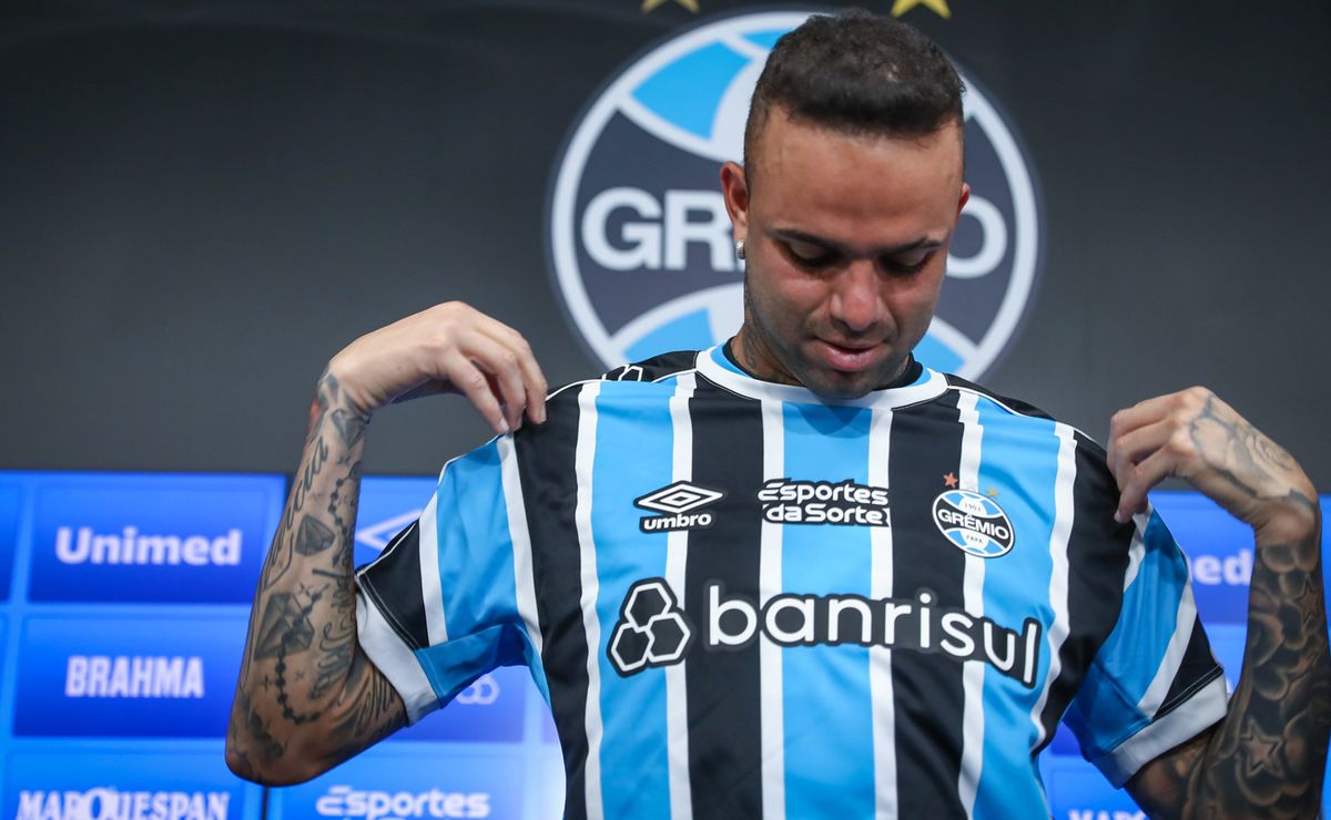 Meia-atacante Luan retorna ao Grêmio e assina até o final da temporada