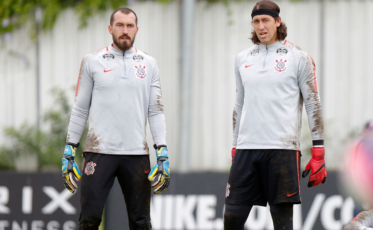 Corinthians negocia substituto para Carlos Miguel no mercado de transferências.